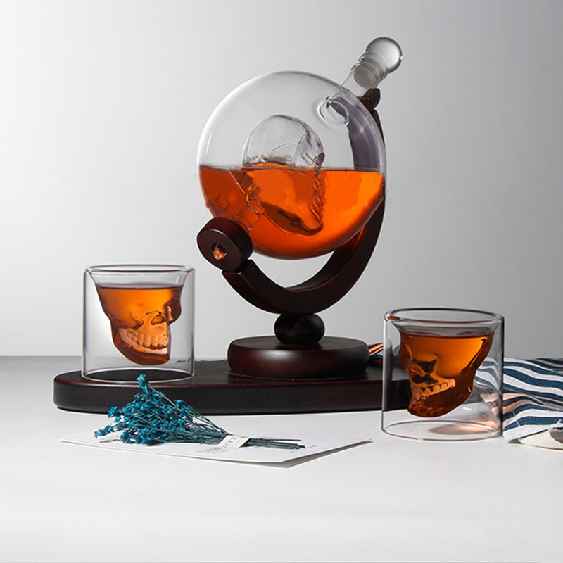 Decanter Globe Set - ชุดขวดเหล้าวิสกี้ทรงกระโหลกพร้อมฐานไม้สน ขวดแก้วซิลิโคน Gaopeng พร้อมแก้วไวน์ขนาดเล็ก 2 ใบ
